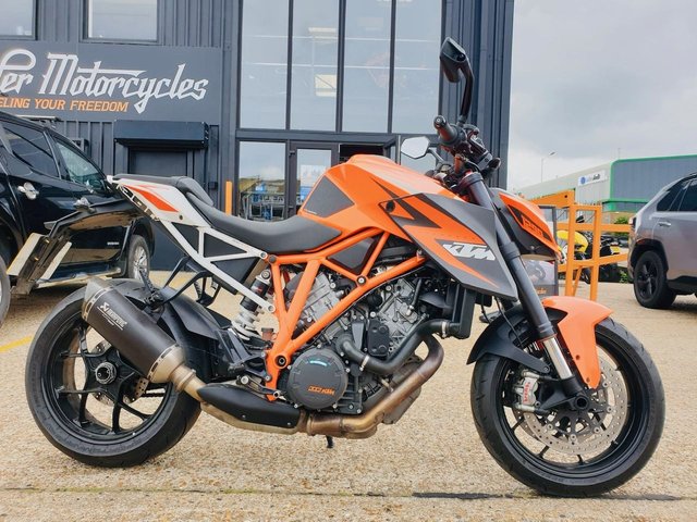 2016 66 KTM 1290 Superduke R MY16 