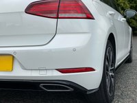 USED 2018 18 VOLKSWAGEN GOLF 1.5 R LINE TSI EVO 5d 148 BHP Satellite Navigation DAB