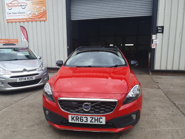 2013 63 Volvo V40 1.6 D2 CROSS COUNTRY SE NAV 5d 113 BHP