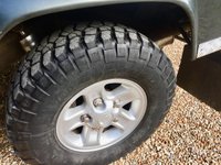 USED 2007 57 LAND ROVER DEFENDER 2.4 110 XS STATION WAGON 5d 122 BHP UTILITY // 1 PRIVATE OWNER // EXCELLENT SERVICE HISTORY FRONT WARNE 3.5 TON WINCH//FULL BULL BAR//SPOT LIGHTS//LIGHT GRILLS ALL ROUND//UNDER BODY ARMOUR//UNDER SEAL PROTECTED//UPGRADED HEAVY JUTY SPRINGS AND SHOCK ABSORBERS//SNORKEL//FULL ROOF RACK//LADDER//REAR HALLIGAN  SPOT LIGHT//MANTEC STORAGE UNITS//DOG GUARD//PLASTIC REAR TRAY AND OVER COVERS ON ALL THE SEATS//MANTEC HOLDER FOR SPARE WHEEL//ALPINE STEREO ///// AND ALL USUAL  XS SPEC. HEATED SEATS. AIRCON. ALLOYS. SIDE STEPS. ALLOY CHECKERING ON WINGS//DOORS.   ONLY USED ONCE AWEEK FOR STALKING