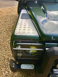 USED 2007 57 LAND ROVER DEFENDER 2.4 110 XS STATION WAGON 5d 122 BHP UTILITY // 1 PRIVATE OWNER // EXCELLENT SERVICE HISTORY FRONT WARNE 3.5 TON WINCH//FULL BULL BAR//SPOT LIGHTS//LIGHT GRILLS ALL ROUND//UNDER BODY ARMOUR//UNDER SEAL PROTECTED//UPGRADED HEAVY JUTY SPRINGS AND SHOCK ABSORBERS//SNORKEL//FULL ROOF RACK//LADDER//REAR HALLIGAN  SPOT LIGHT//MANTEC STORAGE UNITS//DOG GUARD//PLASTIC REAR TRAY AND OVER COVERS ON ALL THE SEATS//MANTEC HOLDER FOR SPARE WHEEL//ALPINE STEREO ///// AND ALL USUAL  XS SPEC. HEATED SEATS. AIRCON. ALLOYS. SIDE STEPS. ALLOY CHECKERING ON WINGS//DOORS.   ONLY USED ONCE AWEEK FOR STALKING