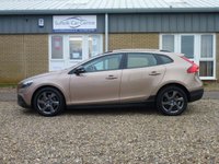USED 2016 16 VOLVO V40 2.0 D2 CROSS COUNTRY LUX NAV 5d 118 BHP www.suffolkcarcentre.co.uk - Located at Reydon