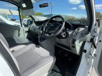 USED 2014 14 VAUXHALL VIVARO 2.0 COMBI SHUTTLE 9 SEATER MINIBUS CDTI 115 Stunning Example Throughout