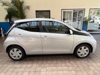 USED 2016 16 TOYOTA AYGO 1.0 VVT-I X-PLAY 5d 69 BHP &pound;0 ROAD TAX CAZ ULEZ COMPLIANT AIR CON PARKING SENSORS. Vehicle just been serviced at Toyota on 27/07/2022