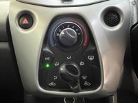 USED 2016 16 TOYOTA AYGO 1.0 VVT-I X-PLAY 5d 69 BHP &pound;0 ROAD TAX CAZ ULEZ COMPLIANT AIR CON PARKING SENSORS. Vehicle just been serviced at Toyota on 27/07/2022