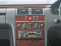 USED 1998 R MERCEDES-BENZ E-CLASS E300 TD ELEGANCE 3.0 4d 174 BHP MERCEDES SPECIALIST