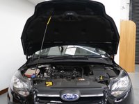 USED 2014 FORD FOCUS 1.6L ZETEC 5d AUTO 124 BHP LOW MILES + PARKING SENSORS