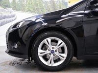 USED 2014 FORD FOCUS 1.6L ZETEC 5d AUTO 124 BHP LOW MILES + PARKING SENSORS