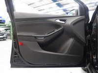 USED 2014 FORD FOCUS 1.6L ZETEC 5d AUTO 124 BHP LOW MILES + PARKING SENSORS
