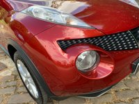 USED 2011 11 NISSAN JUKE 1.6 ACENTA PREMIUM 5d 117 BHP 2011 NISSAN JUKE ACCENTA PREMIUM - SATELLITE NAVIGATION - REAR VIEW CAMERA - FACTORY SP STYLING KIT - 17 INCH BRIGHT SILVER ALLOYS - CRUISE CONTROL - BLUETOOTH - FORCE RED PEARL METALLIC