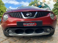 USED 2011 11 NISSAN JUKE 1.6 ACENTA PREMIUM 5d 117 BHP 2011 NISSAN JUKE ACCENTA PREMIUM - SATELLITE NAVIGATION - REAR VIEW CAMERA - FACTORY SP STYLING KIT - 17 INCH BRIGHT SILVER ALLOYS - CRUISE CONTROL - BLUETOOTH - FORCE RED PEARL METALLIC