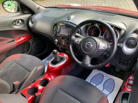 USED 2011 11 NISSAN JUKE 1.6 ACENTA PREMIUM 5d 117 BHP 2011 NISSAN JUKE ACCENTA PREMIUM - SATELLITE NAVIGATION - REAR VIEW CAMERA - FACTORY SP STYLING KIT - 17 INCH BRIGHT SILVER ALLOYS - CRUISE CONTROL - BLUETOOTH - FORCE RED PEARL METALLIC