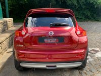 USED 2011 11 NISSAN JUKE 1.6 ACENTA PREMIUM 5d 117 BHP 2011 NISSAN JUKE ACCENTA PREMIUM - SATELLITE NAVIGATION - REAR VIEW CAMERA - FACTORY SP STYLING KIT - 17 INCH BRIGHT SILVER ALLOYS - CRUISE CONTROL - BLUETOOTH - FORCE RED PEARL METALLIC
