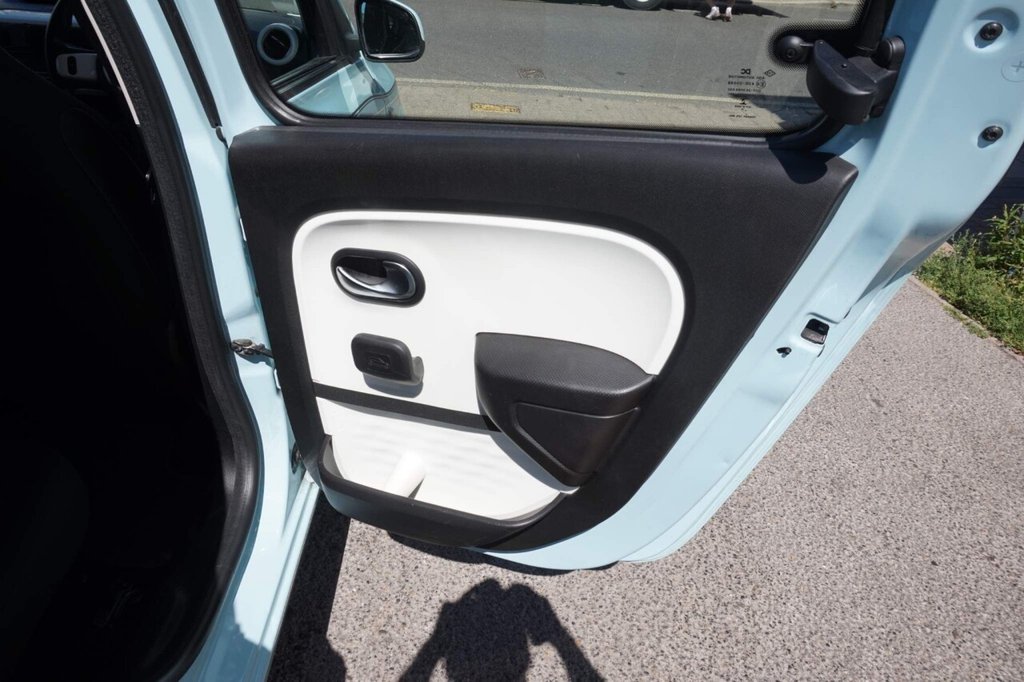 USED 2015 65 RENAULT TWINGO 1.0L DYNAMIQUE SCE S/S 5d 70 BHP SERVICE HISTORY/ZERO ROAD TAX!
