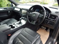 USED 2013 13 VOLKSWAGEN TOUAREG 3.0 V6 R-LINE TDI BLUEMOTION TECHNOLOGY 5d 242 BHP PANO-One Own 20in Alloys