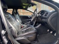 USED 2014 63 VOLVO V40 1.6 D2 R-DESIGN LUX 5d 113 BHP 