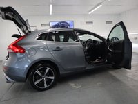 USED 2019 19 VOLVO V40 2.0 D3 R-DESIGN EDITION 5d 148 BHP FANTASTIC SPECIFICATION LOW MILES FULL LEATHER R DESIGN TRIM SPORTS FACE ALLOY WHEELS