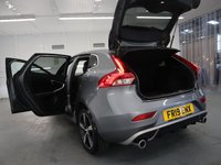 USED 2019 19 VOLVO V40 2.0 D3 R-DESIGN EDITION 5d 148 BHP FANTASTIC SPECIFICATION LOW MILES FULL LEATHER R DESIGN TRIM SPORTS FACE ALLOY WHEELS