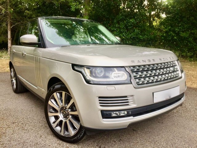2014 64 Land Rover Range Rover 4.4 SDV8 AUTOBIOGRAPHY 5d AUTO 339 BHP 1 PRIVATE OWNER FROM NEW//EXCEPTIONALLY WELL MAINTAINED WITH FULL LAND ROVER//SPECIALIST SERVICE HISTORY SERVICE //CONTRAST BLACK ROOF AND REAR PRIVACY GLASS