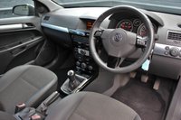 USED 2009 09 VAUXHALL ASTRA 1.8 DESIGN 16V E4 3d 140 BHP 3 Owners , 11 Services , Superb Condition Inside & Out !!