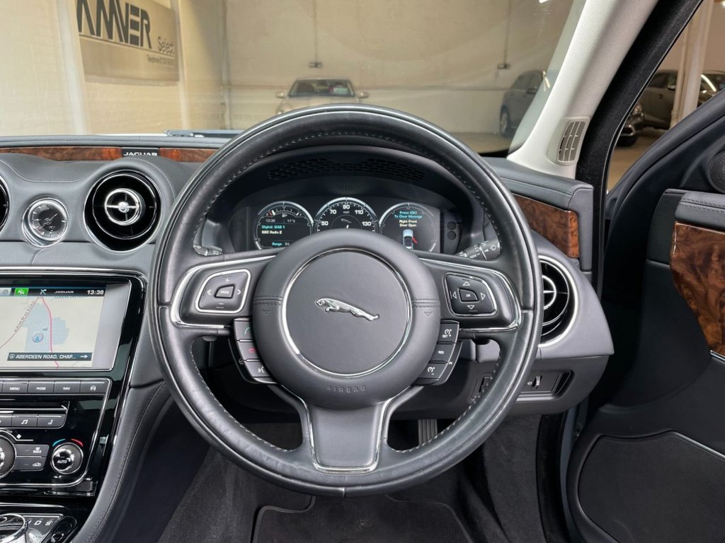 USED 2015 JAGUAR XJ 3.0 D V6 PREMIUM LUXURY 4d 275 BHP 