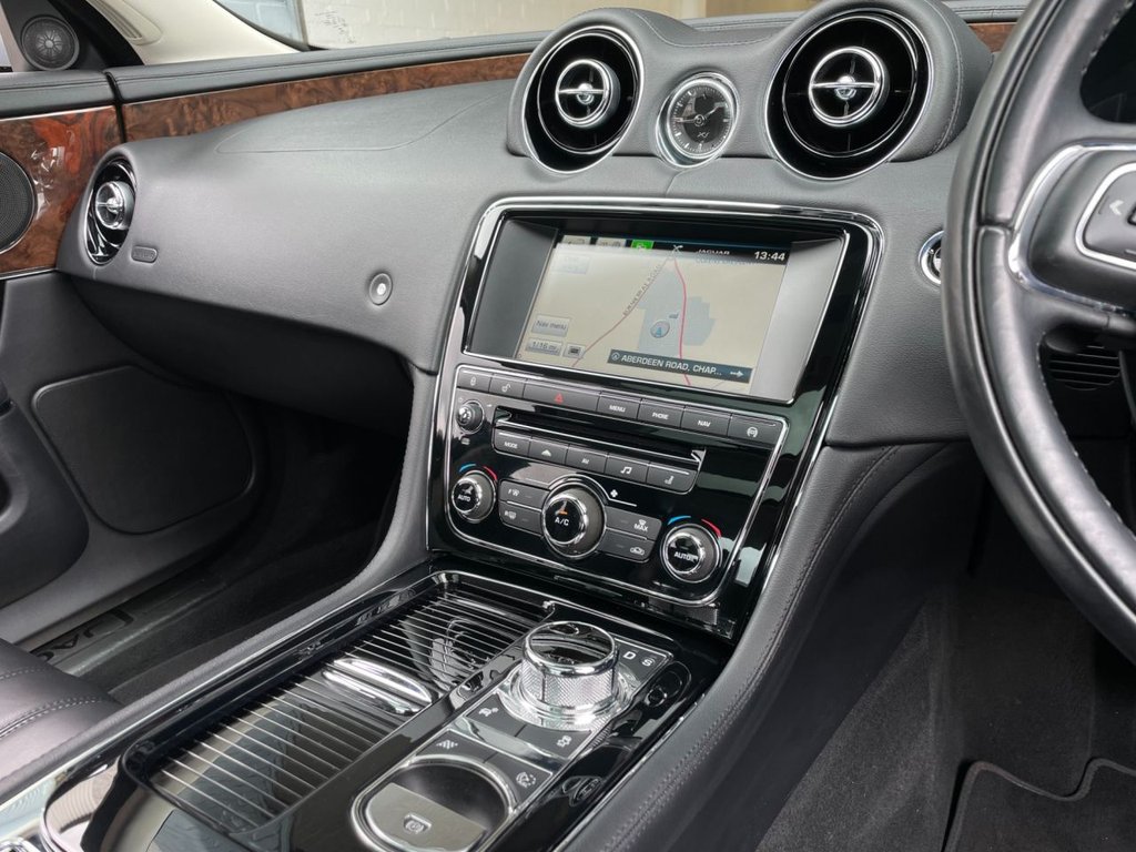 USED 2015 JAGUAR XJ 3.0 D V6 PREMIUM LUXURY 4d 275 BHP 