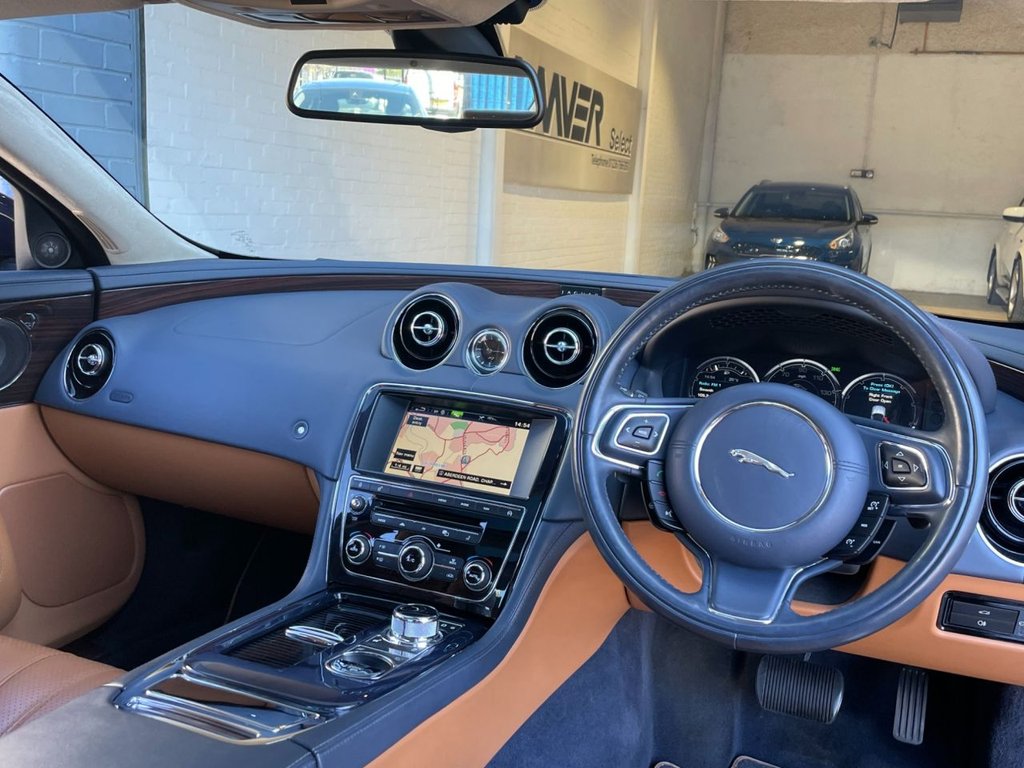 USED 2013 13 JAGUAR XJ 3.0 D V6 PORTFOLIO 4d 275 BHP 
