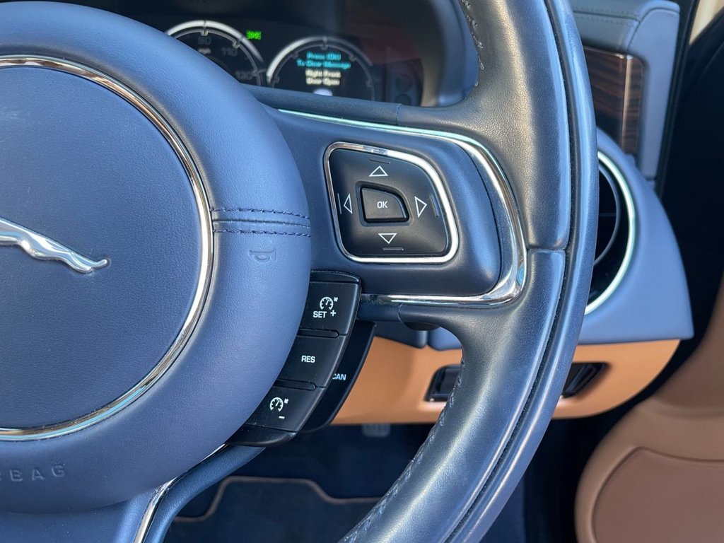 USED 2013 13 JAGUAR XJ 3.0 D V6 PORTFOLIO 4d 275 BHP 