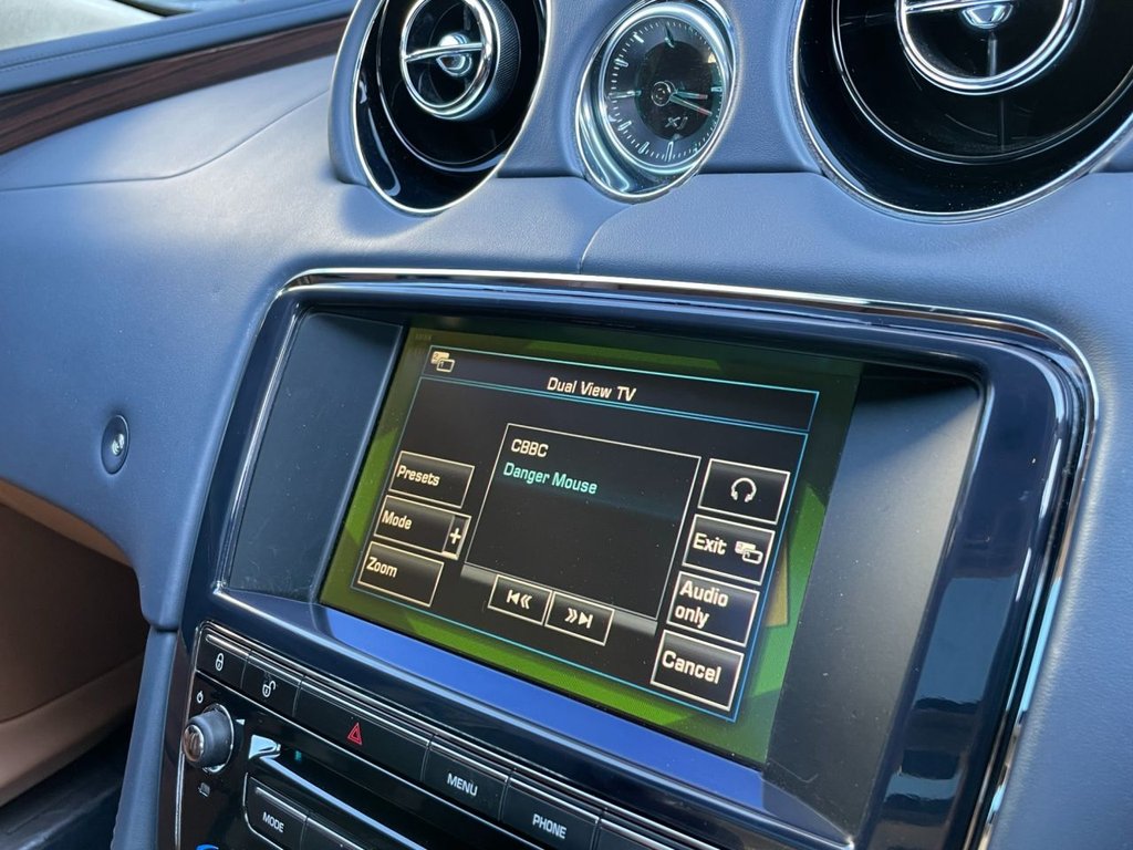 USED 2013 13 JAGUAR XJ 3.0 D V6 PORTFOLIO 4d 275 BHP 