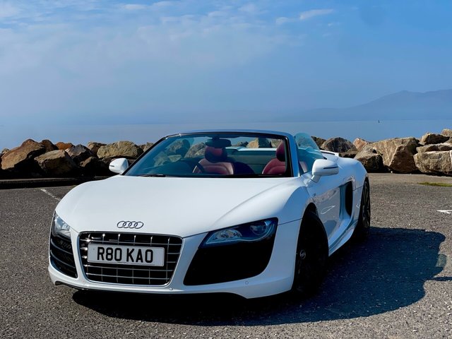 2011 R Audi R8 5.2 SPYDER V10 QUATTRO 2d 519 BHP