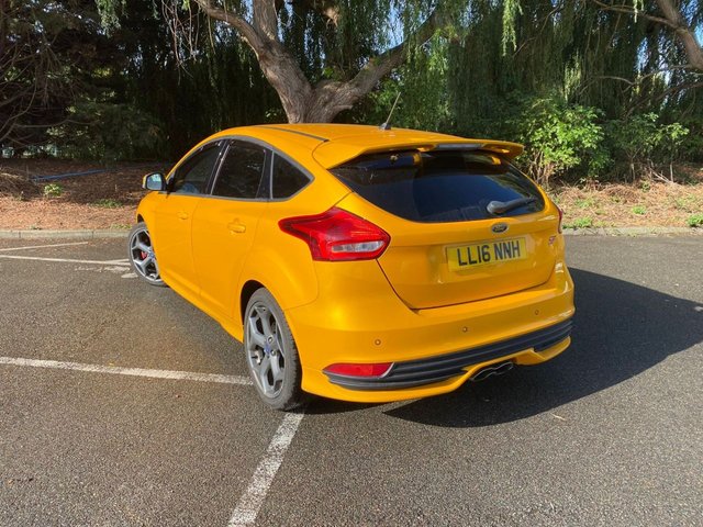 View our FORD FOCUS