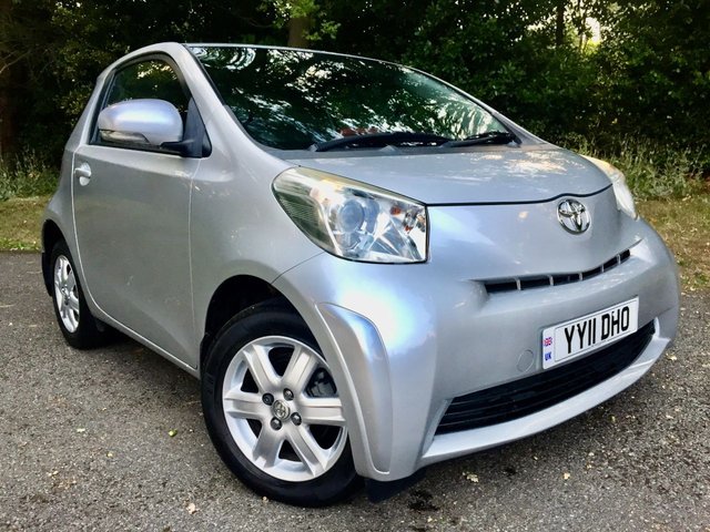2011 11 Toyota Iq 1.0 VVT-I IQ 3d 68 BHP ONLY 35,800 MILES//ONLY 1 OWNER//X9 AIRBAGS//ALLOYS//AIRCON//LEATHER GEAR KNOB AND STEERING WHEEL//ZERO ROAD TAX//NEW MOT//X9 TOYOTA MAIN DEALER SERVICE STAMPS