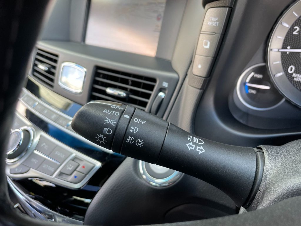 USED 2014 64 INFINITI Q70 3.5 GT HYBRID 4d 306 BHP 