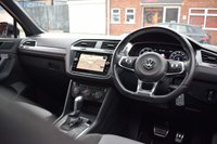 USED 2018 18 VOLKSWAGEN TIGUAN 2.0 R-LINE TDI BMT 4MOTION DSG 5d 188 BHP PAN ROOF / CARPLAY / DIGI DASH