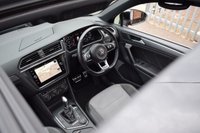 USED 2018 18 VOLKSWAGEN TIGUAN 2.0 R-LINE TDI BMT 4MOTION DSG 5d 188 BHP PAN ROOF / CARPLAY / DIGI DASH