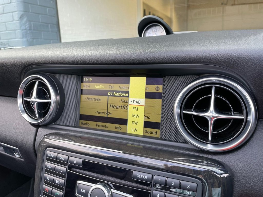 USED 2011 61 MERCEDES-BENZ SLK 1.8 SLK250 BLUEEFFICIENCY AMG SPORT ED125 2d 204 BHP 