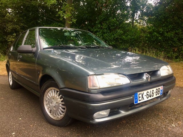 1993 Renault 19 RT 1.7 5 DOOR ///LEFT HAND DRIVE //RETIRED LADY OWNER  FROM PARIS///ONLY 50,416 KM (31,000 MILES)///FRENCH REGISTERED SO SOLD AS SPARES AND REPAIRS
