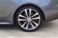 USED 2017 17 JAGUAR XE 2.0 R-SPORT INGENIUM 4d 198 BHP 