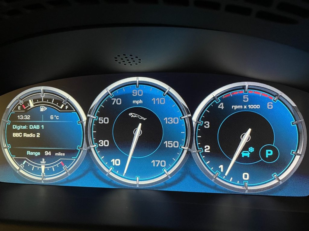 USED 2013 63 JAGUAR XJ 3.0 D V6 PORTFOLIO 4d 275 BHP 