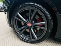 USED 2019 69 JAGUAR F-TYPE 5.0 V8 SVR 2d 567 BHP F/S/H, Pan Roof, Meridan Sound