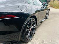 USED 2019 69 JAGUAR F-TYPE 5.0 V8 SVR 2d 567 BHP F/S/H, Pan Roof, Meridan Sound