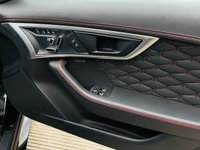 USED 2019 69 JAGUAR F-TYPE 5.0 V8 SVR 2d 567 BHP F/S/H, Pan Roof, Meridan Sound
