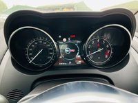 USED 2019 69 JAGUAR F-TYPE 5.0 V8 SVR 2d 567 BHP F/S/H, Pan Roof, Meridan Sound