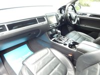 USED 2016 66 VOLKSWAGEN TOUAREG 3.0 V6 R-LINE PLUS TDI BLUEMOTION TECHNOLOGY 5d 259 BHP HEATED SEATS--SATNAV-FSH
