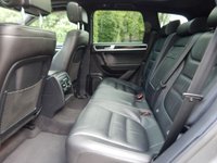 USED 2016 66 VOLKSWAGEN TOUAREG 3.0 V6 R-LINE PLUS TDI BLUEMOTION TECHNOLOGY 5d 259 BHP HEATED SEATS--SATNAV-FSH