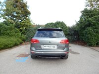 USED 2016 66 VOLKSWAGEN TOUAREG 3.0 V6 R-LINE PLUS TDI BLUEMOTION TECHNOLOGY 5d 259 BHP HEATED SEATS--SATNAV-FSH