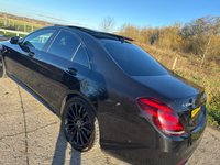 USED 2018 18 MERCEDES-BENZ S-CLASS 2.9 S 350 D AMG LINE PREMIUM BLACK EDITION 4d 282 BHP FSH + HEATED & COOLED ELECTRIC MEMORY SEATS + ELECTRIC PAN ROOF + WARMTH COMFORT PACK + APPLE CARPLAY + PRIVACY GLASS + FULL SCREEN COMMAND SAT NAV + AMG SPORTS PACK + PREMIUM PACK + DAB RADIO + CRUISE CONTROL + TRAFFIC SIGN ASSIST + AIR SUSPENSION + MERCEDES ME CONNECT + KEYLESS ENTRY & DRIVE + 3-SPOKE MULTI-FUNCTION BLACK NAPPA LEATHER FLAT BOTTOMED STEERING WHEEL + 20' AMG ALLOY WHEELS WITH TPMS