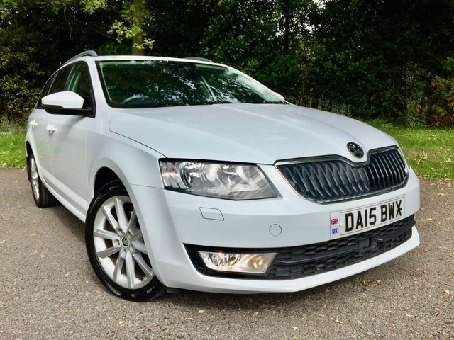 2015 15 Skoda Octavia 1.4 ELEGANCE TSI DSG 5d AUTO 139 BHP//30 POUND ROAD TAX///PARK PLOT//BLUETOOTH//1/2 LEATHER//SATNAV//FULL SKODA SERVING//1 RETIRED LADY OWNER+MOBILITY FINANCE //ELECTRIC FOLD MIRRORS//ULEZ COMPLIANT//JUST SERVICED BY US