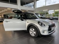 USED 2020 70 MINI HATCH COOPER 1.5 COOPER CLASSIC 3d 134 BHP DAB RADIO & BLUETOOTH AUDIO