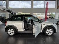 USED 2020 70 MINI HATCH COOPER 1.5 COOPER CLASSIC 3d 134 BHP DAB RADIO & BLUETOOTH AUDIO